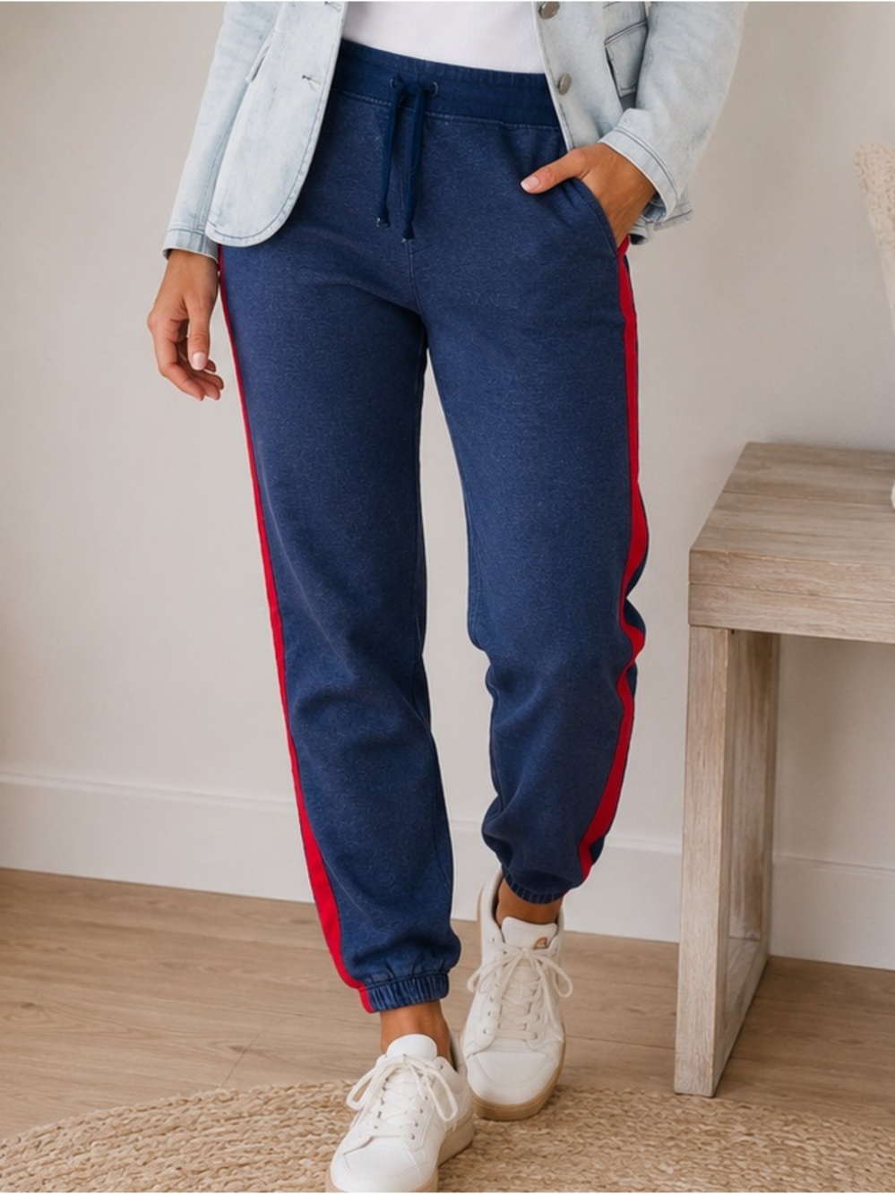 Tommy Hilfiger Navy Denim color  Sweatpants Joggers Red sides Medium Drawstring